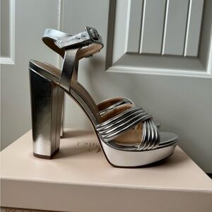 Jewel Badgley Mischka silver metallic platform heels size 11